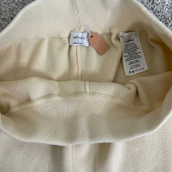 Aritzia Wilford Shorts - Picture 2 of 2